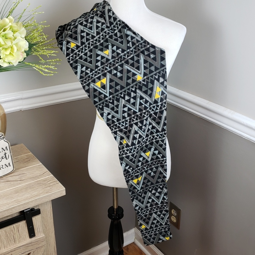 Lularoe Charcoal Peaks Tall and Curvy leggings